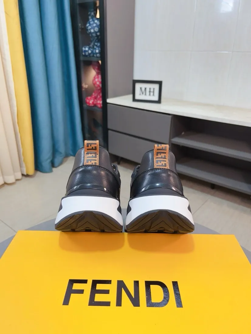 Factory price 458🌹🌹[fendi] Fendi classic and comfortable men, this complex sneaker is made of soft calfskin➕genuine leather lining➕original ultra-light rubber material rough outsole. This unique light and thin style is suitable for the casual and exquisite sensibility of this season. It is comfortable and natural on the feet. It is an everyday style for casual travel in autumn and winter! 38/44